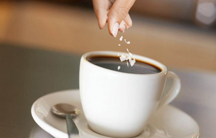 "مفاجأة" يمكنكم تحلية القهوة من دون سكّر.. وهذه هي الطريقة!