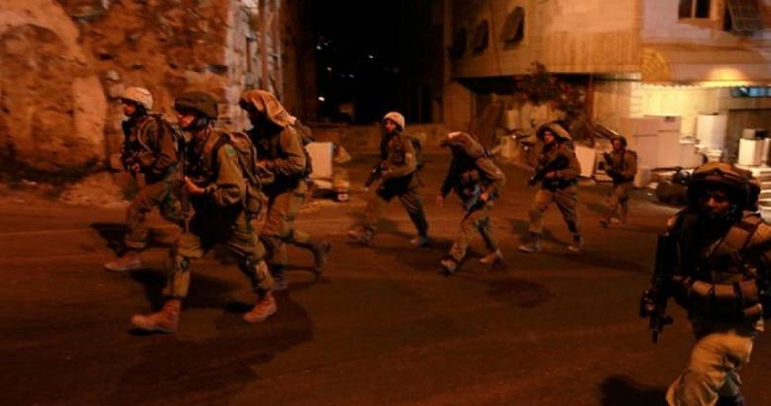 الاحتلال يعتقل 18 فلسطينيا من الضفة
