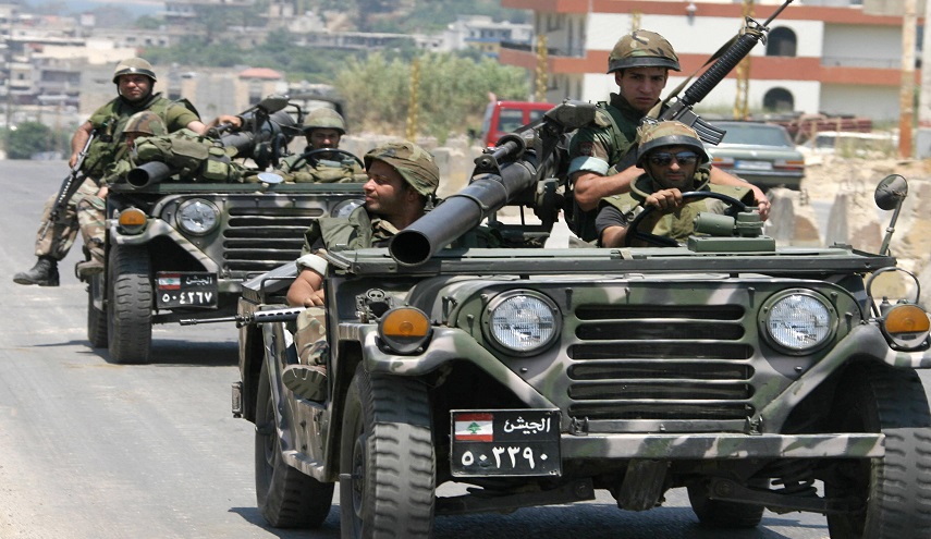 الجيش اللبناني: احتجزنا 50 إرهابيا داخل مخيمات سورية