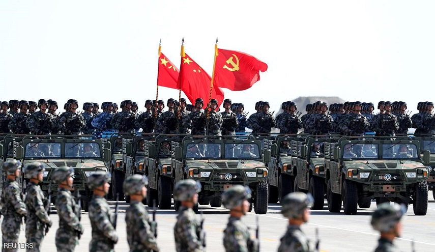ما الذي يحدث.. عرض عسكري "مفاجئ" للجيش الصيني؟!