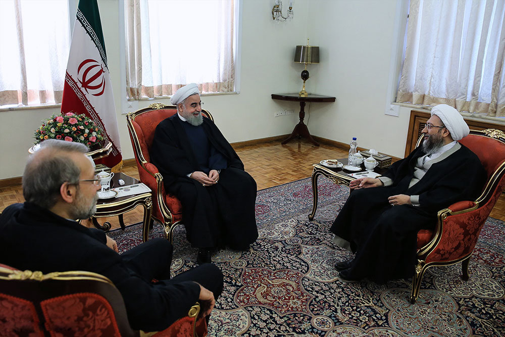 رؤساء السلطات الايرانية الثلاث يأكدون الرد بالمثل على الحظر الامريكي