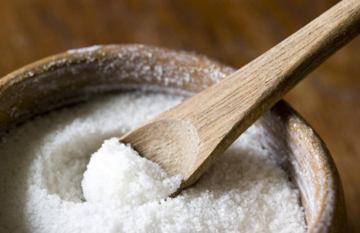 هذا ما يفعله تناول ملعقتين من الملح يوميا بجسدك؟