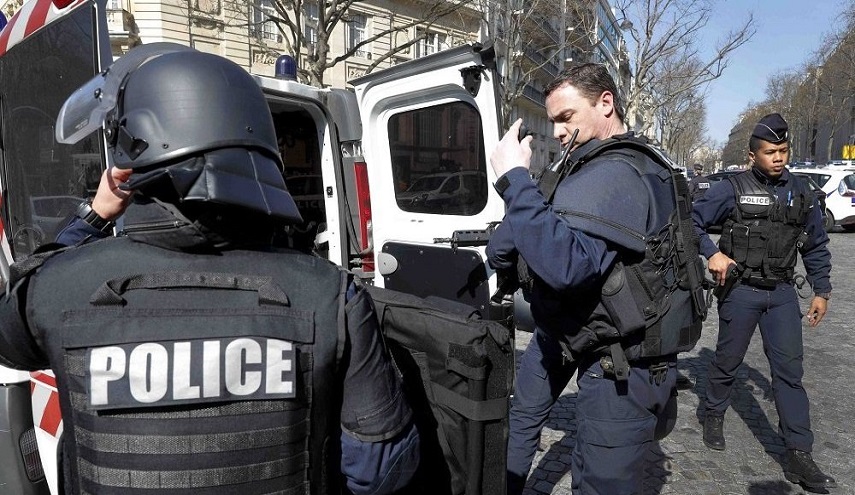 وفاة طفلة وإصابة ثمانية أشخاص في حادث دهس رواد مطعم بفرنسا