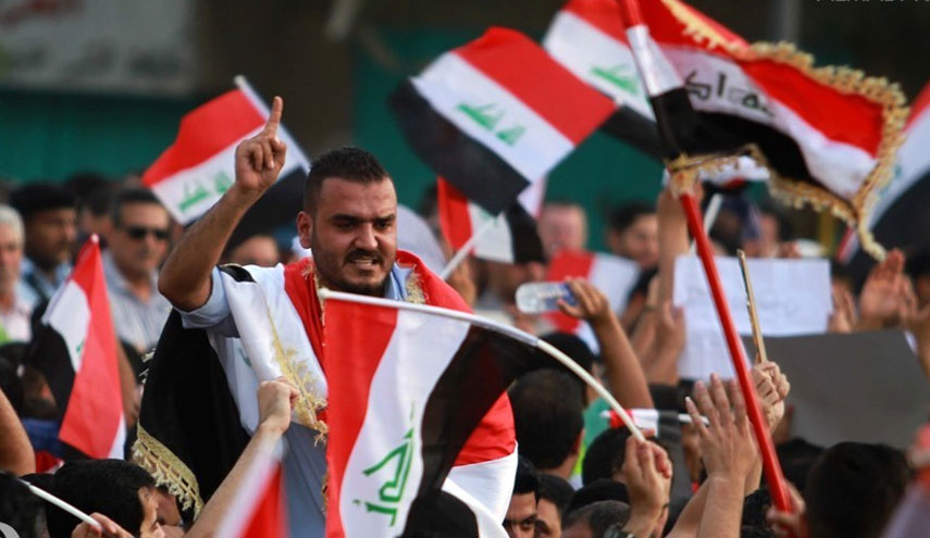ما سبب تظاهر العشرات وسط بغداد؟