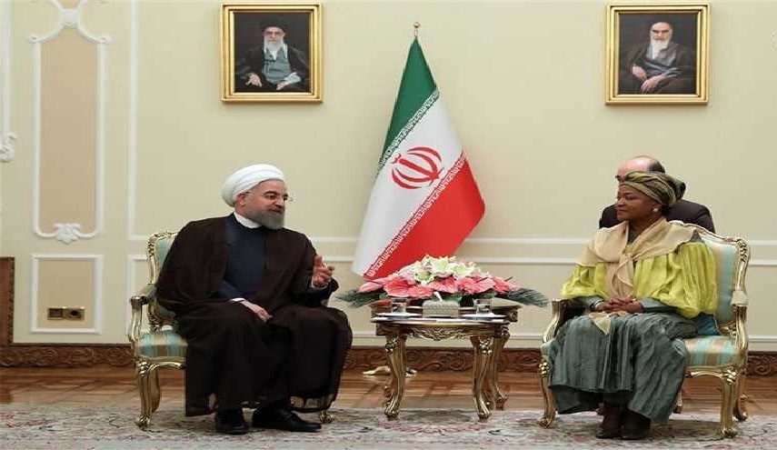 الرئيس روحاني: طهران مستعدة للتعاون وتقديم الخدمات الفنية والهندسية الى بريتوريا