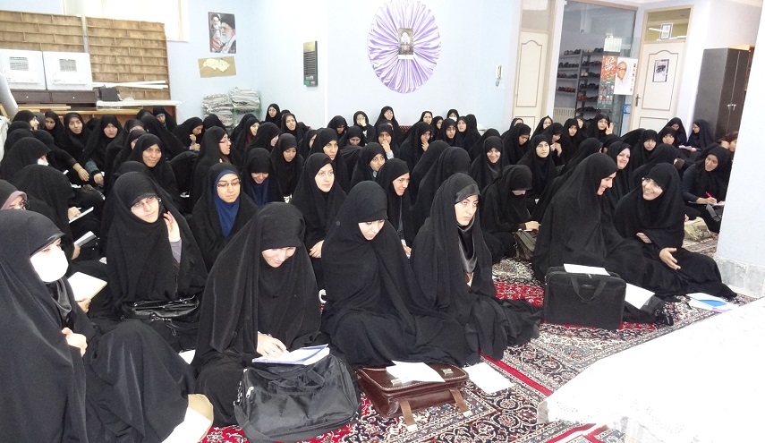 80 الف سيدة في الحوزات العلمية النسوية في ايران