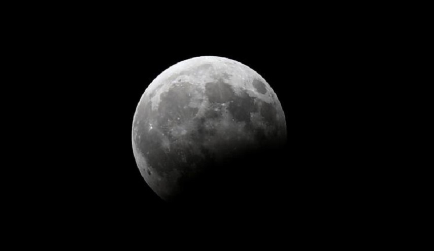 القمر يبتلع ثلاث كواكب في حدث يظهر مرة كل 28 عاما!