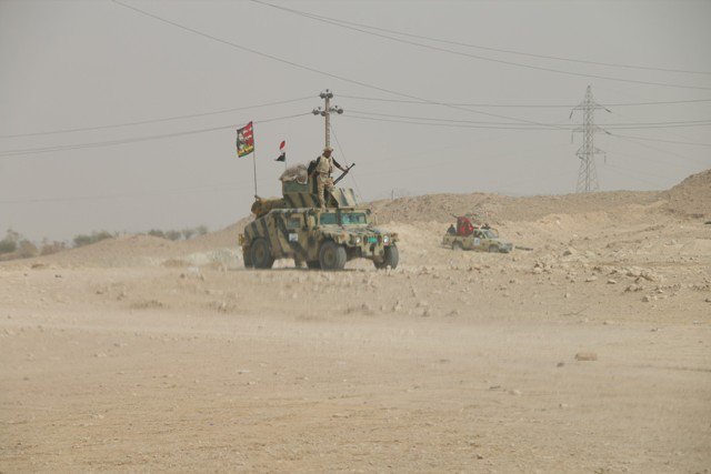 بالصور.. مرور القوات العراقية على اسوار عنة 