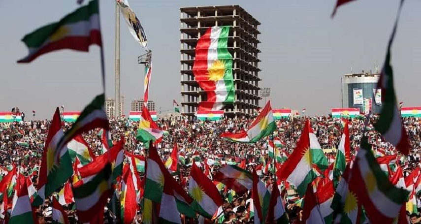 شاهد بالصور.. رفع الأعلام الإسرائيلية خلال تجمع ضخم لأكراد العراق في أربيل