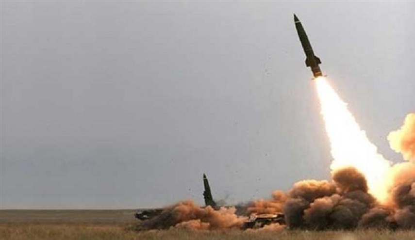 صاروخ باليستي للجان الشعبية يستهدف قاعدة الملك خالد الجوية بالسعودية