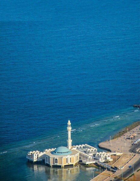 مسجد زیبای ساحلی در عربستان سعودی