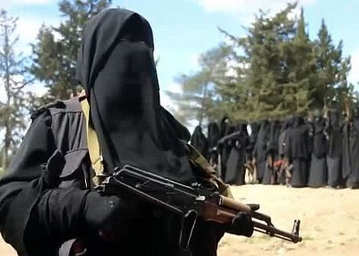 تحول جديد داخل جماعة "داعش" .. إلزام النساء بالانضمام إلى القتال