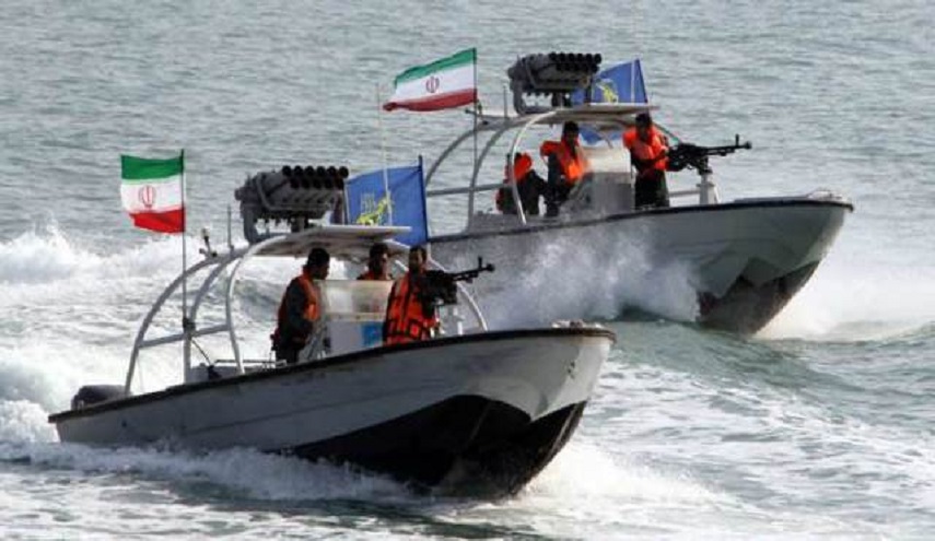 الحرس الثوري الايراني يستعرض قوته في مياه الخليج الفارسي