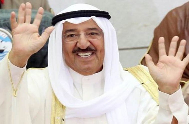 بالصور: الشيخ الصباح يغادر الرياض وكويتيون غاضبون..لماذا؟