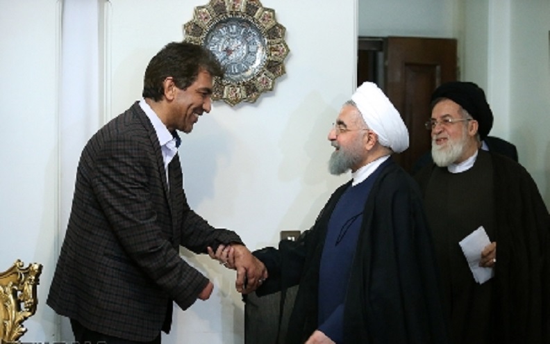 الرئيس روحاني: الشعب الايراني يثمن تضحيات الشهداء والمضحين واسرهم