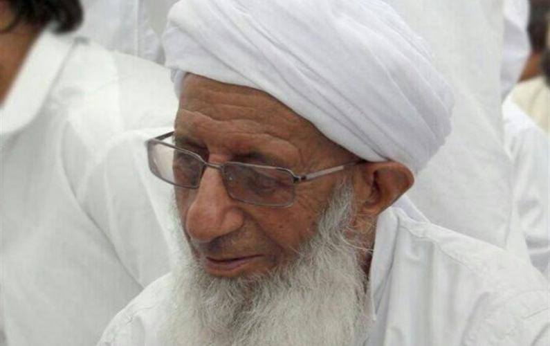 الإمام الخامنئي يعزي برحيل أحد كبار علماء أهل السنّة في سيستان وبلوجستان