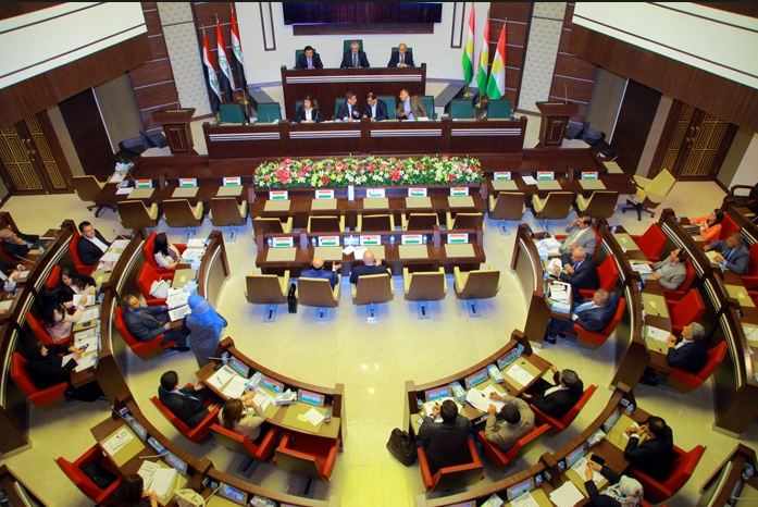 تشابك بالأيدي في برلمان كردستان بين مؤيدين لبرزاني ومعارضين له