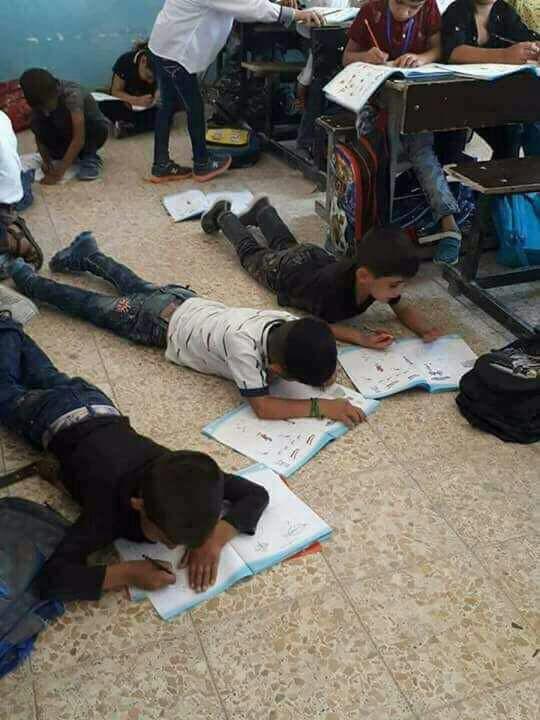  بالصور.. "بؤس" يخيم على مدرسة في رئة العراق الاقتصادية