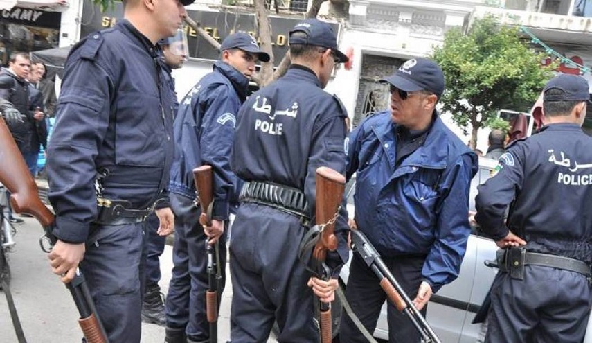 الشرطة الجزائرية تصادر ملابس "إسرائيلية"