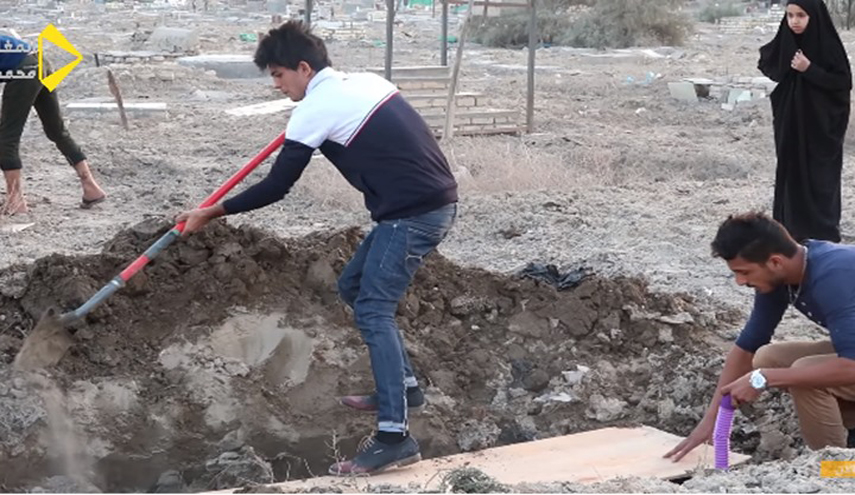 شاب عراقي يقضي ليلة داخل القبر.. كيف وصف تجربته؟ (شاهد)