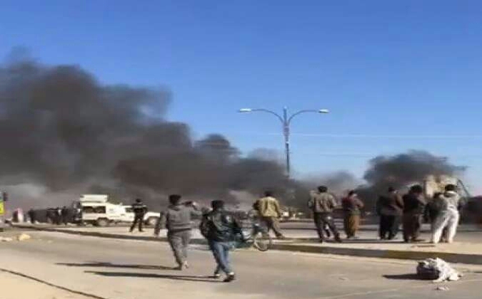 العراق.. متظاهرون يقطعون طريق كركوك - السليمانية