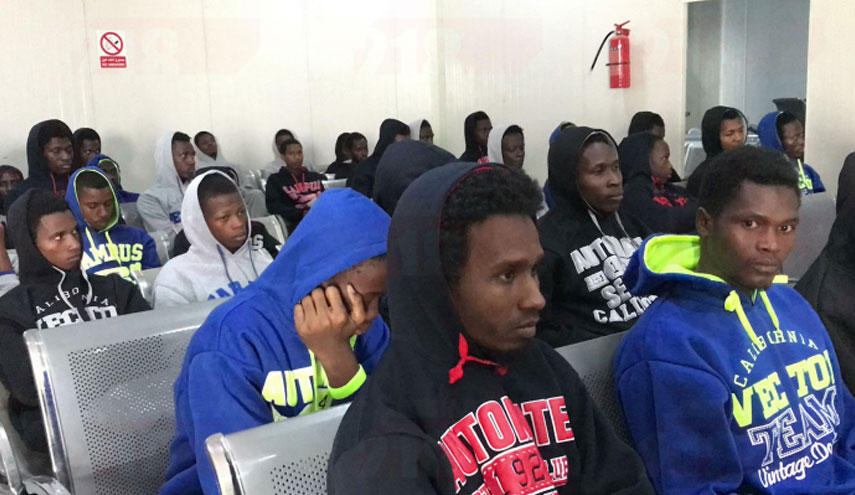 ليبيا تعيد 142 مهاجرا إلى غينيا
