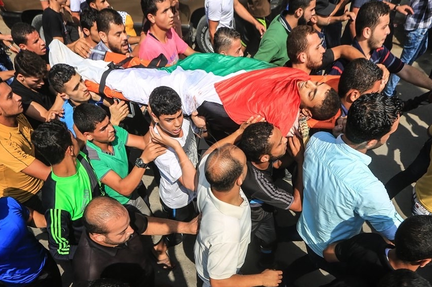 غزة تشيع شهيد جمعة الغضب الرابعة وتتوعد بالتصعيد