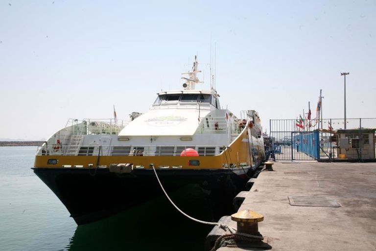 تدشين خط ملاحي يربط بين مينائي خرمشهر الإيراني وصحار العُماني