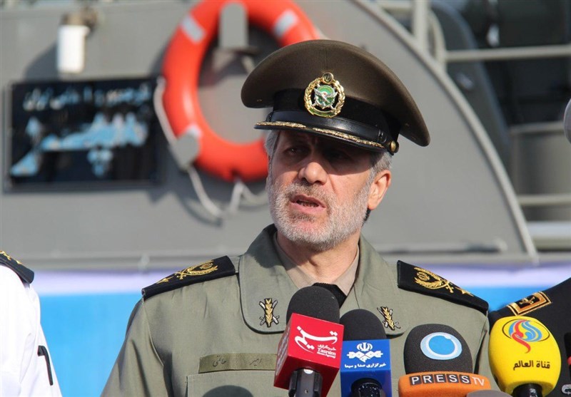 وزير الدفاع الإيراني يؤكد لنظيره الباكستاني أهمية التشاور لمواجهة السياسات الأمريكية 