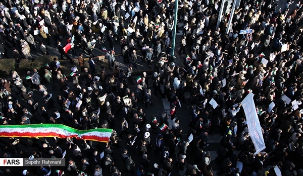 مسيرات حاشدة في محافظة كردستان الإيرانية استنكاراً لأعمال الشغب