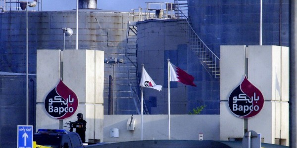 الوفاق: المواطن البحريني تلقى صفعة برفع أسعار البنزين
