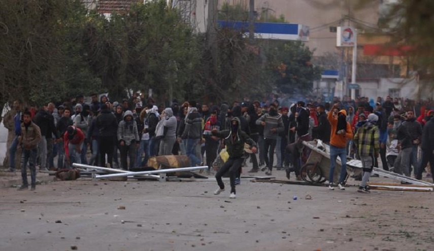 الاحتجاجات على الغلاء تتسع من تونس العاصمة الى مدن أخرى