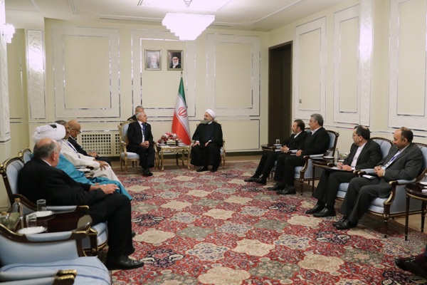 روحاني: نحو تعزيز العلاقات مع الجزائر في كافة المجالات