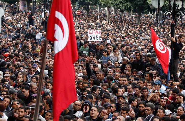 تونس هفتمین سالگرد انقلاب خود را درسایه اعتراضات مردمی برگزار می‌کند