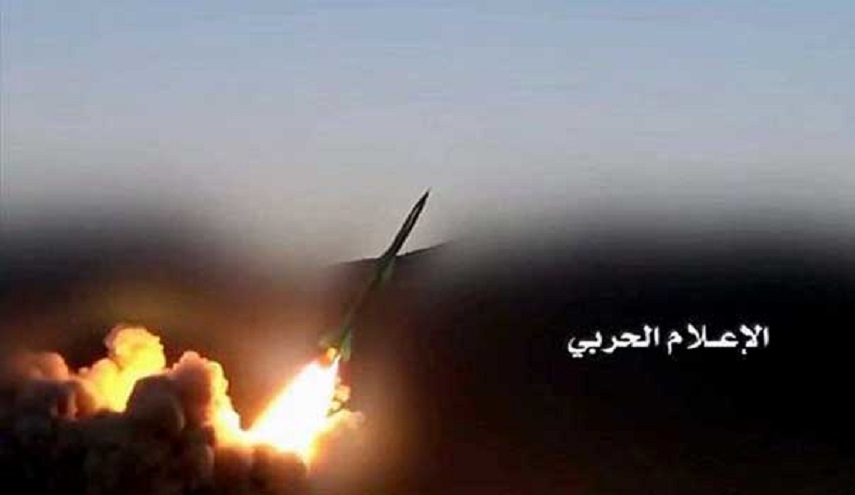  باليستي يمني يضرب معسكر الدفاع الجوي السعودي بنجران 