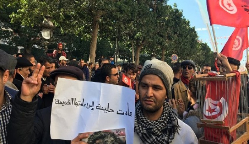 الحركات الشبابية في تونس: "الثورة مستمرة.. لأن الظلم مستمر"