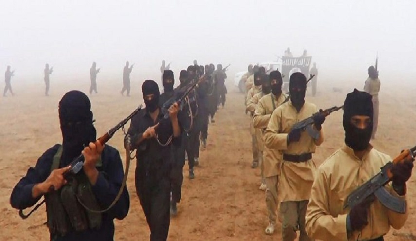 القاعدة بدأت تجنيد مقاتلي داعش من الجزائر