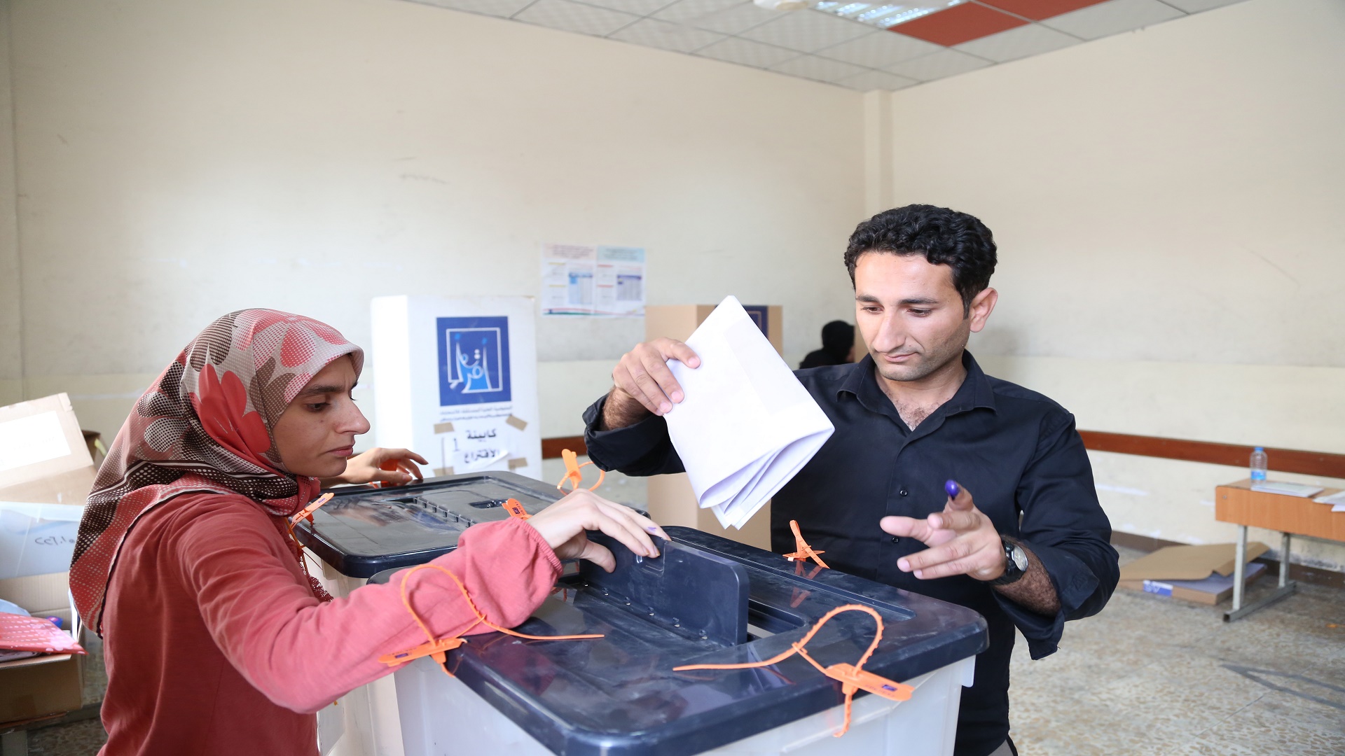 مفوضية الانتخابات تدعو العراقيين في الخارج لتسجيل بياناتهم
