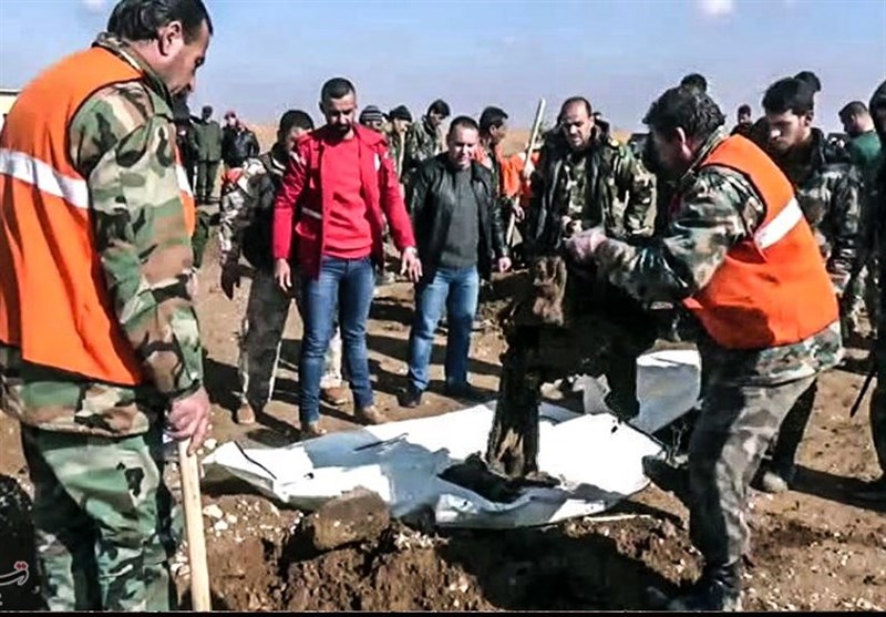 بالصور.. اكتشاف ثلاث مقابر جماعية في مطار أبو الظهور شمال سوريا