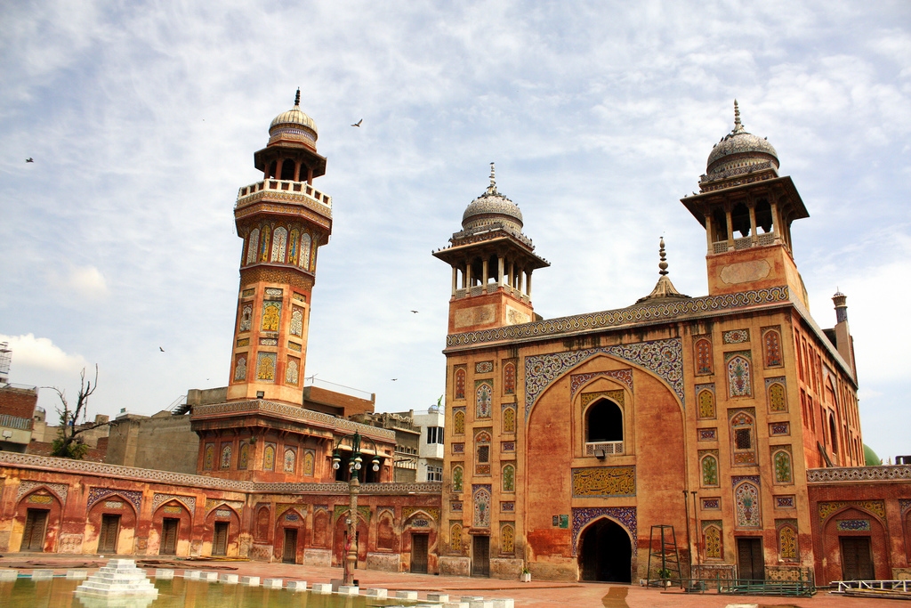 مسجد وزیرخان گوهر ایرانی در بافت قدیم شهر لاهور
