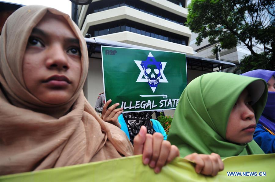تجمع اعتراض آمیز مقابل سفارت عربستان سعودی در جاکارتا