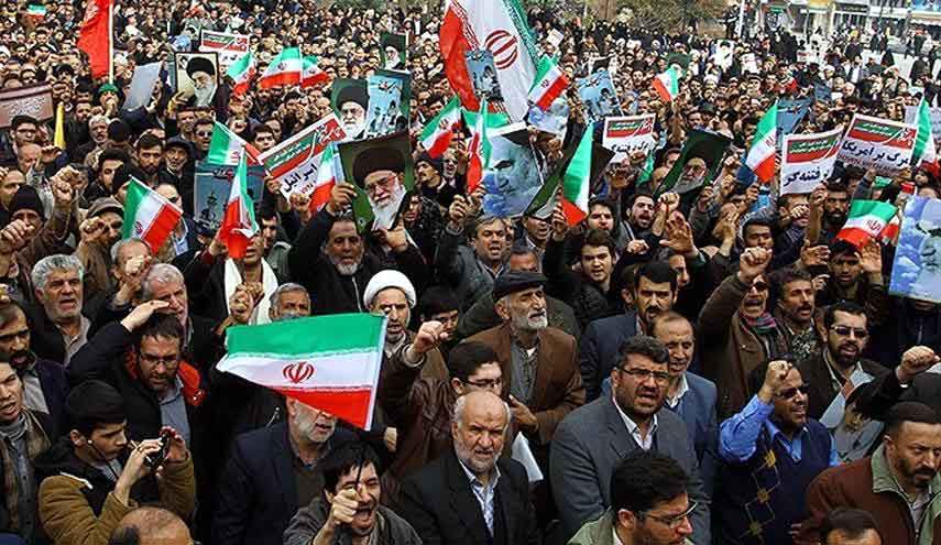 هو ذا الخمينيُّ مُفجِّرُ ثورةً