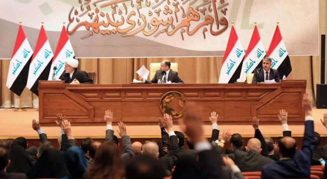 نواب كرد يعتدون على النائب العبادي داخل جلسة البرلمان