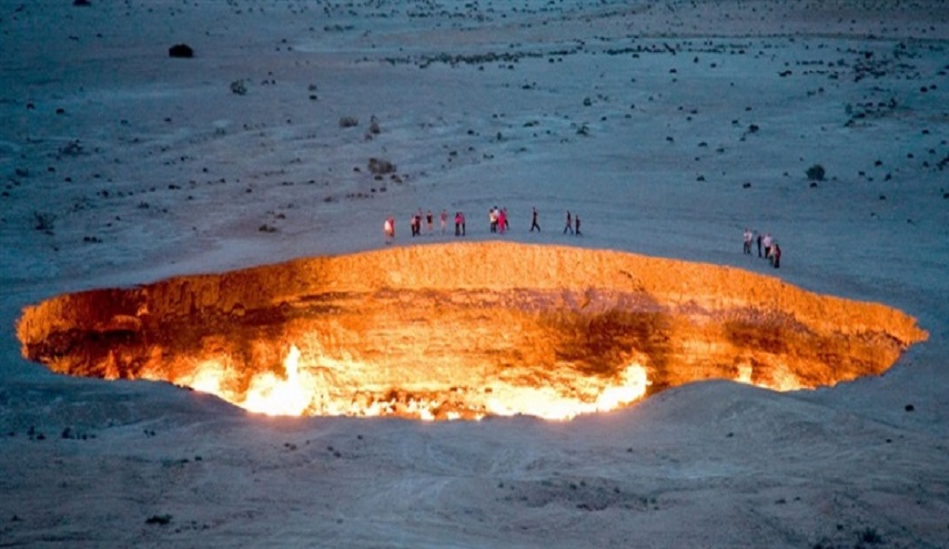 بالصور.. «باب جهنم».. حفرة مشتعلة منذ أكثر من 50 عاما تحير العلماء 