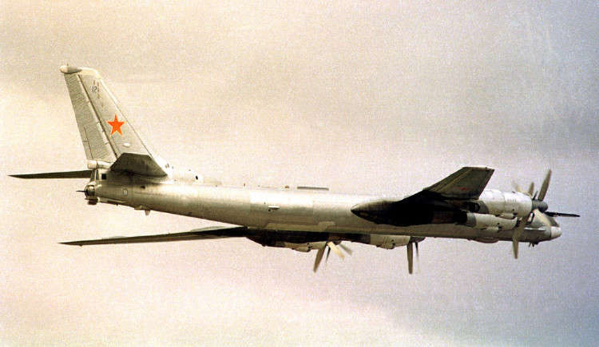 صورة نادرة للقاذفة "TU-95MC" وهي تشق طريقها في عباب السماء