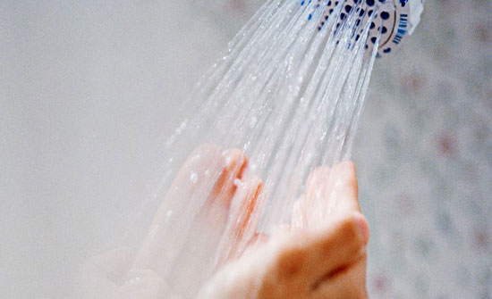 دراسة تكشف أضرار الاستحمام بالماء الساخن