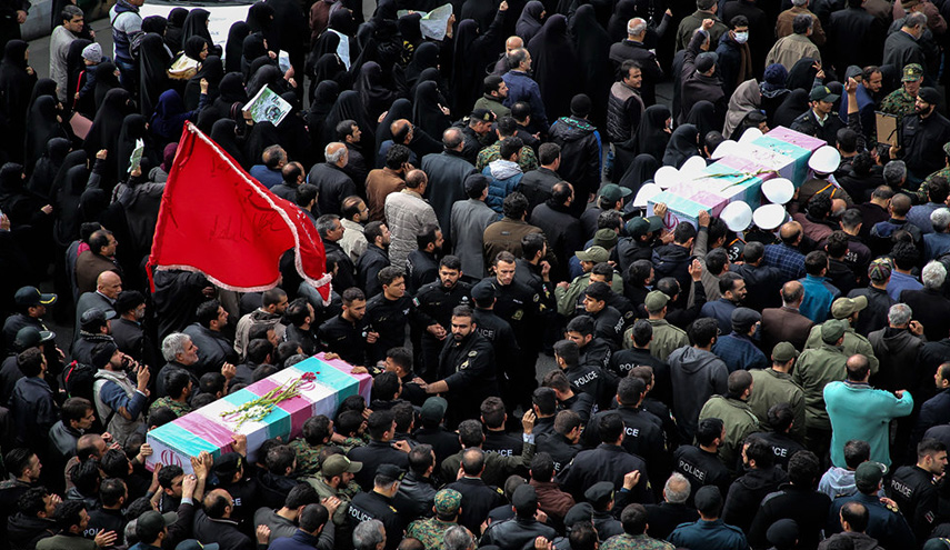 تشييع مهيب في طهران لشهداء أحداث الشغب من الشرطة