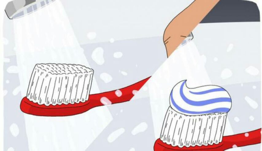 هل نبلل فرشاة الأسنان قبل أم بعد وضع المعجون؟