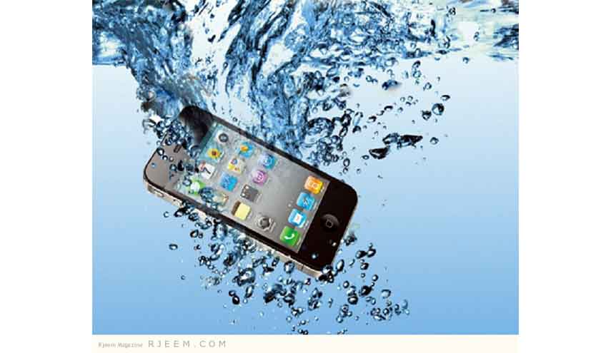 خطوات سحرية لمعالجة هاتفك إذا سقط في الماء