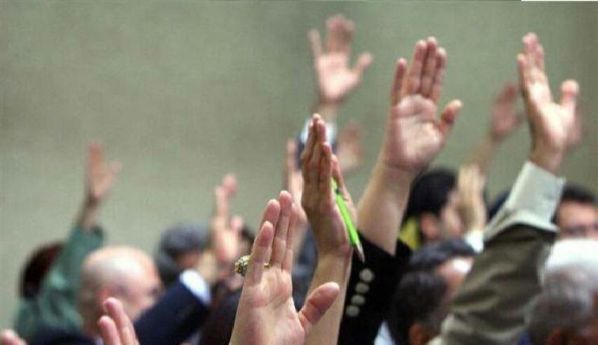 البرلمان العراقي يصدر قرارا جديدا حول رواتب الموظفين
